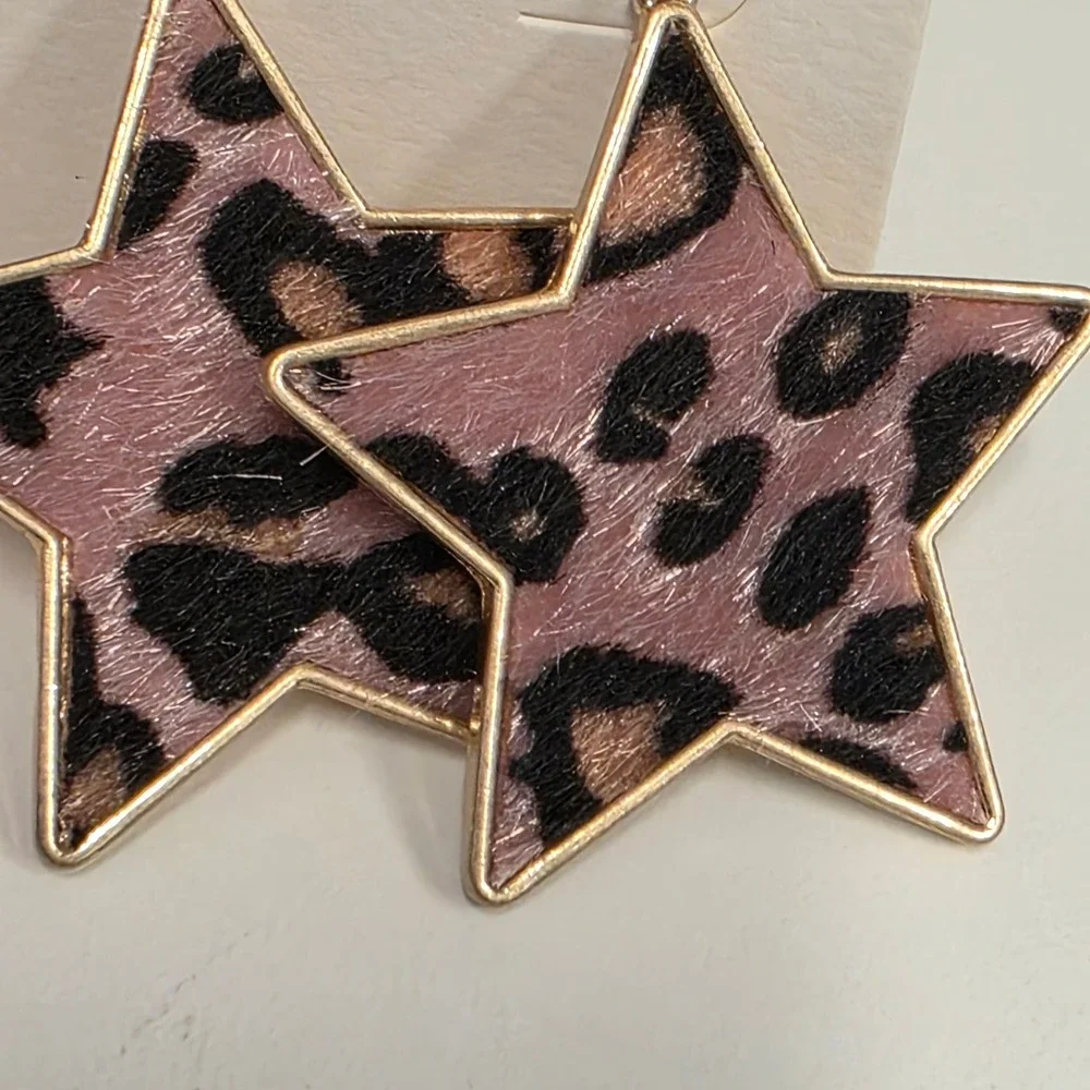 Pomina Pink Leopard Print Star Dangle Earrings Gold Tone QSE9295